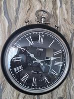 Zwart metalen wandklok doorsnee 33 cm, Ophalen of Verzenden, Zo goed als nieuw, Wandklok