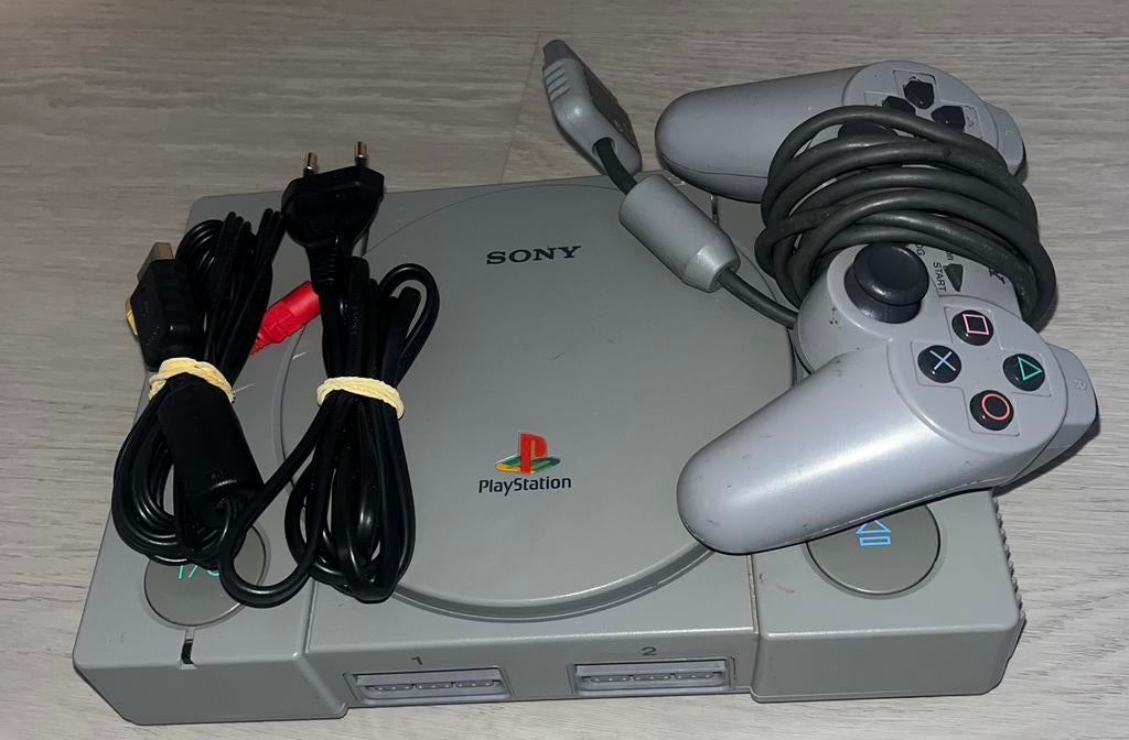 Playstation 1, Spelcomputers en Games, Spelcomputers | Sony PlayStation 2, Ophalen of Verzenden, Zo goed als nieuw, Met 1 controller