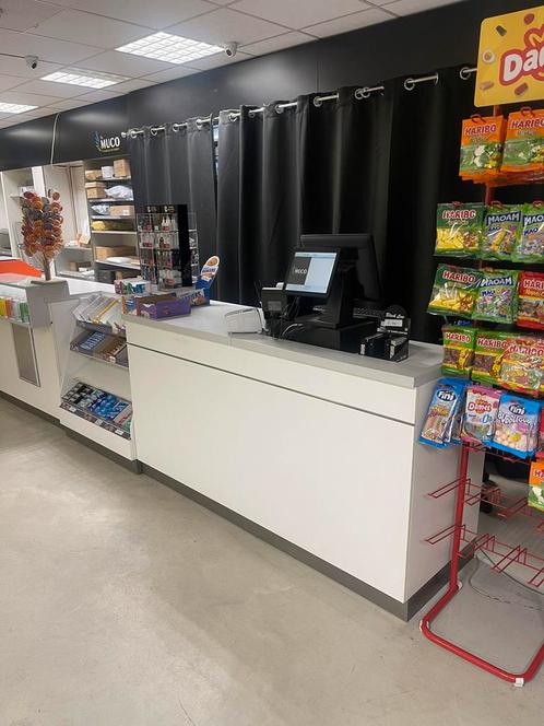 Goedlopende Tabakswinkel in metro station, Zakelijke goederen, Exploitaties en Overnames