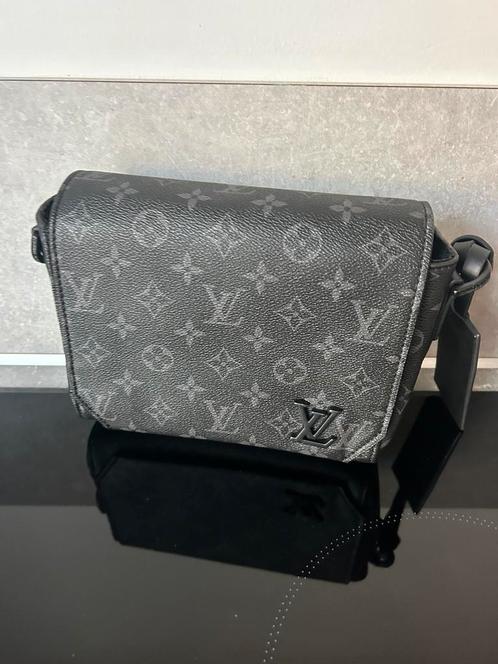 Louis vuitton heren tas, Sieraden, Tassen en Uiterlijk, Tassen | Schoudertassen, Nieuw, Zwart, Verzenden