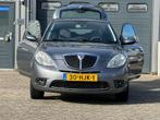 Lancia Ypsilon 1.4 Oro - Grigio Botticelli - Chique!, Te koop, Zilver of Grijs, Benzine, Hatchback