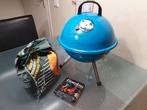 Blauwe tafel barbecue met houtskool en aanmaakblokjes, Gebruikt, Ophalen, Met accessoires