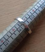 zilveren design ring met twee steentjes [922], Verzenden, Zo goed als nieuw, 17 tot 18, Dame