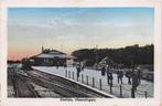 Vlaardingen - Station met stoomtrein en mensen (1925?), Ophalen of Verzenden, 1920 tot 1940, Ongelopen, Zuid-Holland