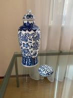 Delfts blauwe vaas met deksel en klein bakje, Ophalen