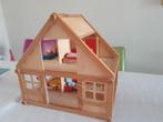 Houten poppenhuis met veel toebehoren, Verzamelen, Poppenhuizen en Toebehoren, Poppenhuis, Gebruikt, Ophalen