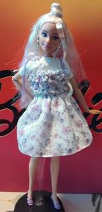 Barbie de Luxe restyled in een Barbie Signature jurkje, Ophalen of Verzenden, Zo goed als nieuw, Kleertjes