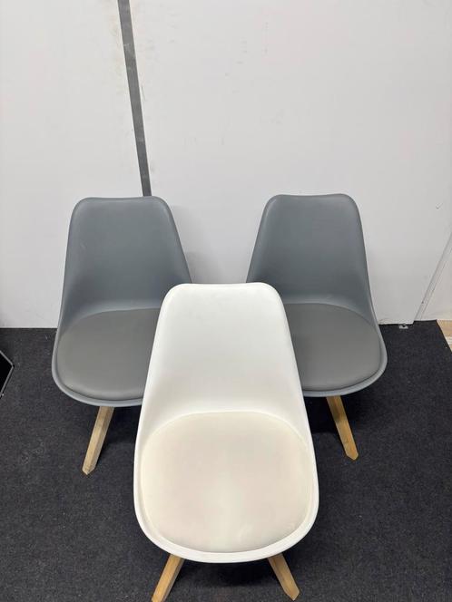 18 Moderne Kuipstoelen – Grijs & Wit – Scandinavisch Design, Huis en Inrichting, Stoelen, Zo goed als nieuw, Vijf, Zes of meer stoelen