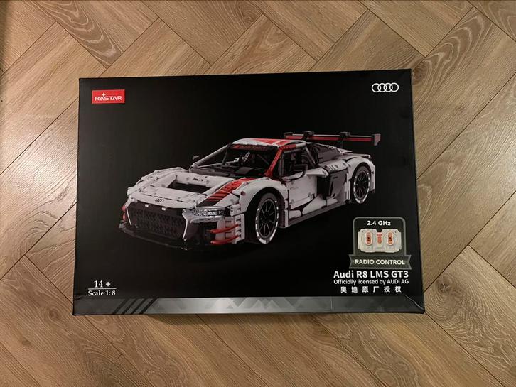 Bouwset RC Auto Audi R8 1:8 van Rastar met 3322 Stukken, Hobby en Vrije tijd, Modelbouw | Radiografisch | Auto's, Zo goed als nieuw