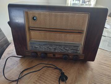 Te koop aangeboden: vintage radio. beschikbaar voor biedingen