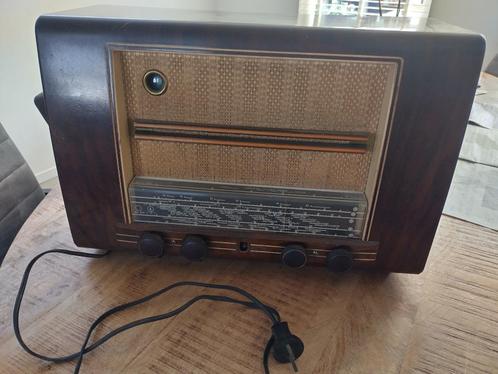 Te koop aangeboden: vintage radio., Antiek en Kunst, Antiek | Tv's en Audio, Ophalen of Verzenden