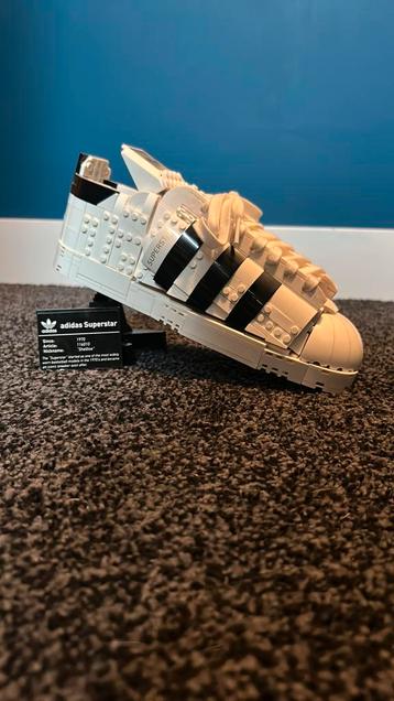 LEGO Adidas Superstar schoen beschikbaar voor biedingen
