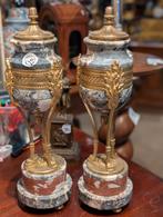 2 antieke cassolettes  verguld brons - marmer. H. 44cm €425., Ophalen