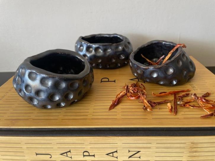 Trio VTG Studio Raku mat steengoed kommen Chip & Dip 70s, Hobby en Vrije tijd, Pottenbakken, Gebruikt, Ophalen of Verzenden