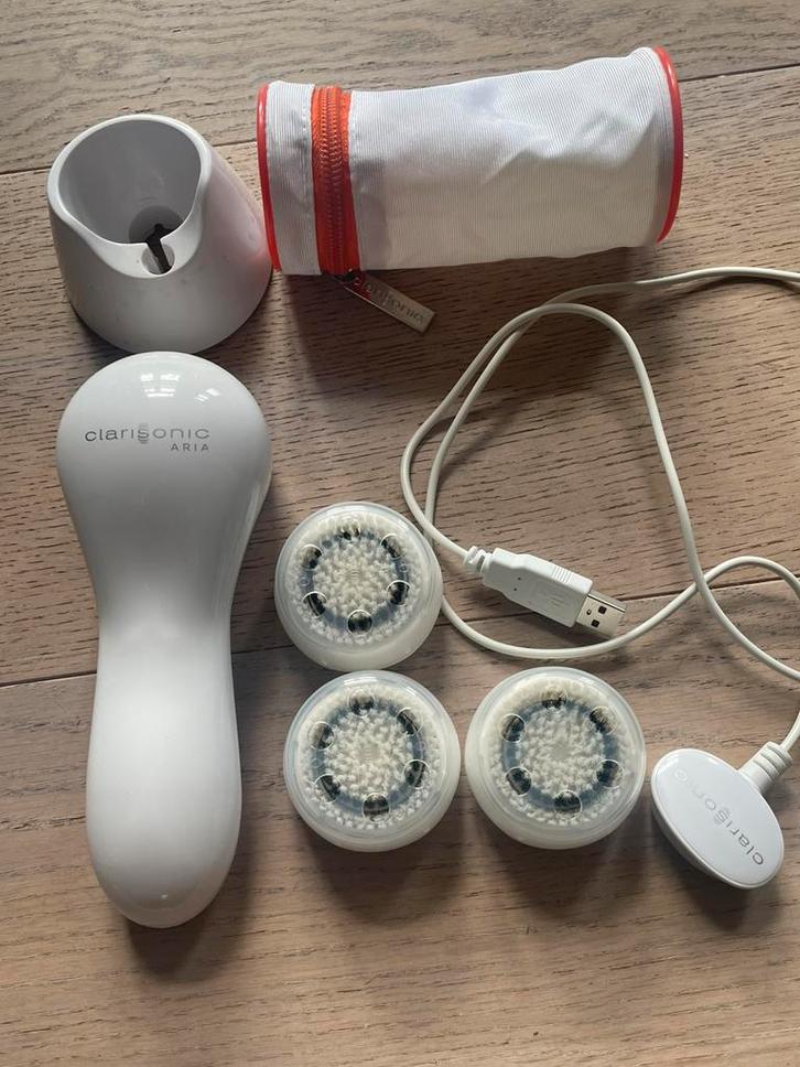 Clarisonic Aria en 3x nieuwe borstels, Sieraden, Tassen en Uiterlijk, Uiterlijk | Gezichtsverzorging, Gebruikt, Reiniging, Gehele gezicht