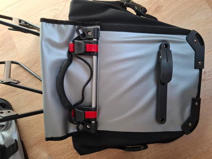 Complete tassenset Agu plus bagage-voordrager, Fietsen en Brommers, Fietsaccessoires | Fietstassen, Zo goed als nieuw, Ophalen