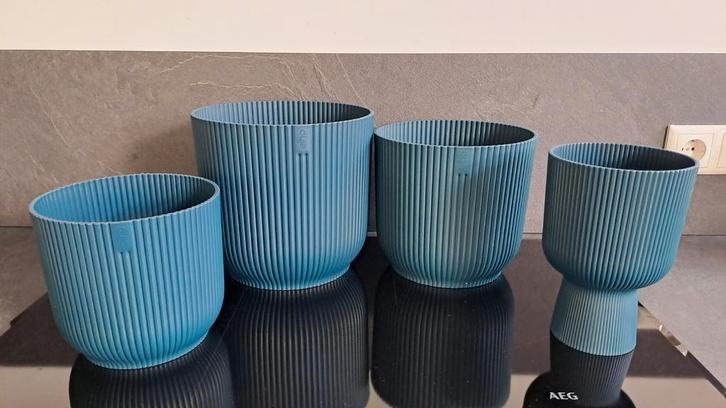 Set van 4 blauwe Elho bloempotten, Tuin en Terras, Bloempotten, Zo goed als nieuw, Kunststof, Binnen, Balkon, Tuin, Minder dan 40 cm