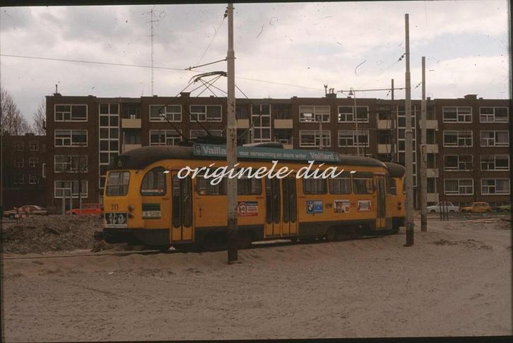 h254: dia van HTM PCC tram 2113, Den Haag, Meppelweg?  '80s, Verzamelen, Spoorwegen en Tramwegen, Gebruikt, Tram, Kaart of Prent