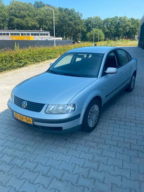Volkswagen Passat 1.6 74KW 1999 Grijs nw apk inruil koopje, Auto's, Volkswagen, Bedrijf, Passat, ABS, Airbags, Airconditioning