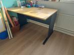 Bureau met bijbehorende kast. Gratis af te halen., Ophalen, Gebruikt, Bureau