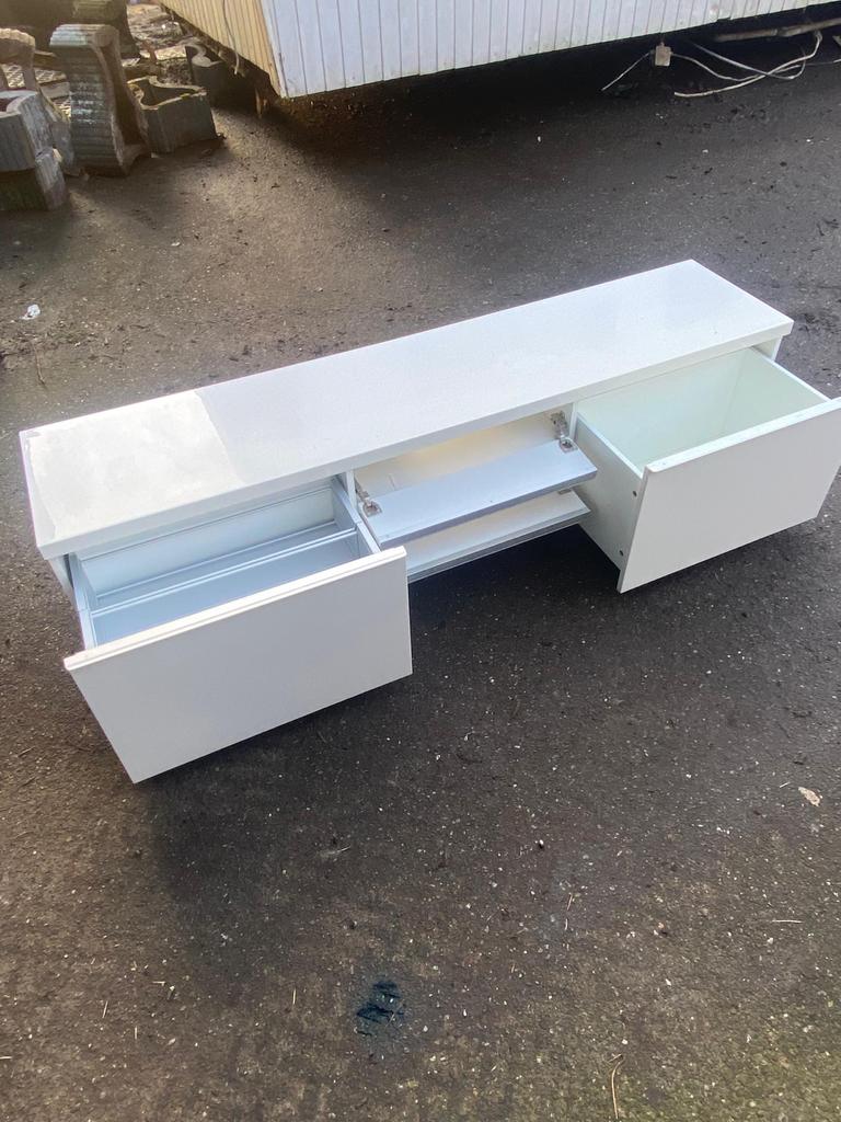 Witte TV meubel met opbergruimte 180cm, Doe-het-zelf en Verbouw, Gereedschapskisten, Ophalen, Gebruikt