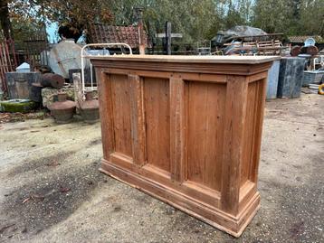 Antieke toog of balie of toonbank zéér oud en doorleefd beschikbaar voor biedingen