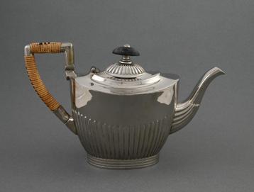 Vintage Daalderop theepot stijl Queen Anne, half geribbeld beschikbaar voor biedingen