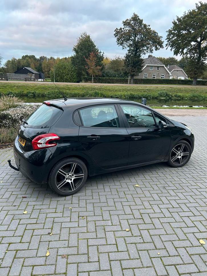 Peugeot 208 1.0 VTI 50KW/68PK 5-D 2014 Zwart, Auto's, Peugeot, Particulier, Airconditioning, Elektrische ramen, Isofix, Keyless entry
