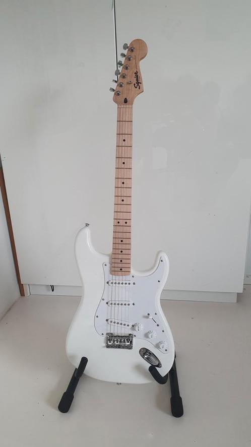 Electrische gitaar stratocaster wit Squier (by Fender), Muziek en Instrumenten, Snaarinstrumenten | Gitaren | Elektrisch, Nieuw