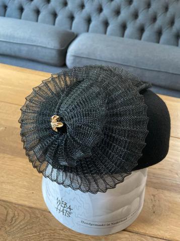 Elegante hoed/dopje, zwart. beschikbaar voor biedingen