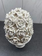 Bloemenbeeld porcelrin, Huis en Inrichting, Ophalen of Verzenden, Zo goed als nieuw, Aardewerk of Porselein, Minder dan 50 cm