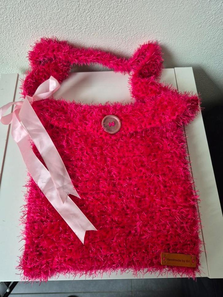 Zelfgehaakte Schoudertas "Pink Ribbon", Sieraden, Tassen en Uiterlijk, Tassen | Schoudertassen, Nieuw, Roze, Ophalen of Verzenden