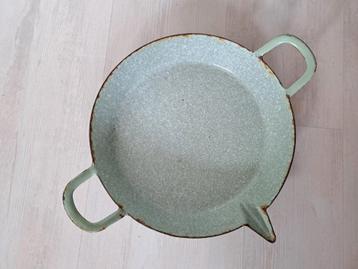Oude emaille pan (28 cm) beschikbaar voor biedingen