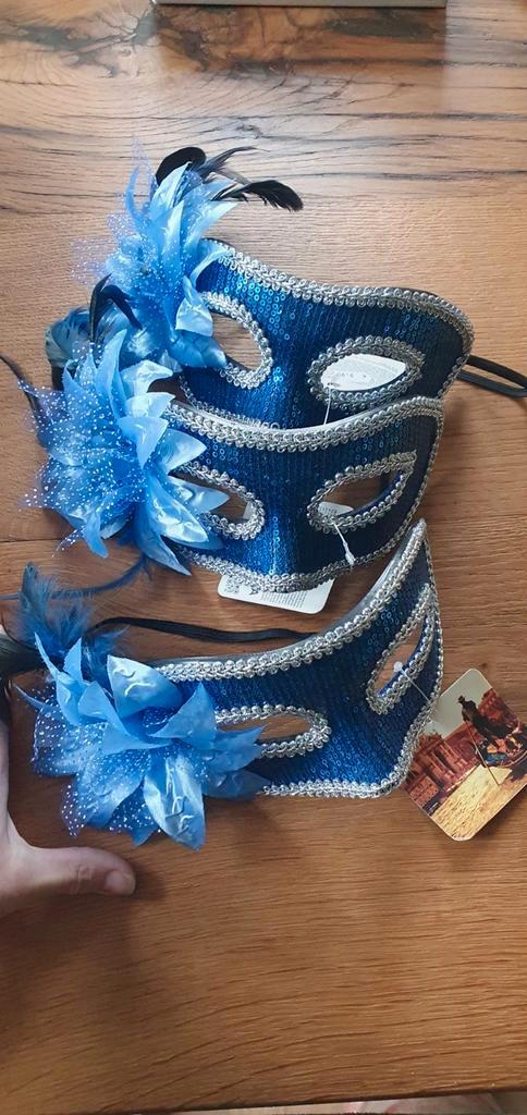 Maskers 3 x blauw met veren - Nieuw Venetië, Kleding | Dames, Carnavalskleding en Feestkleding, Nieuw, Accessoires, Carnaval, Maat 38/40 (M)