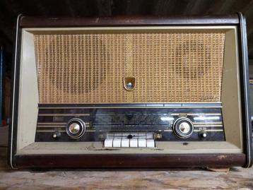 Oude Philips radio beschikbaar voor biedingen