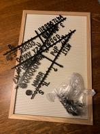 Wit letterbord met houten rand en zwarte letters, Huis en Inrichting, Ophalen of Verzenden, Zo goed als nieuw, Overige typen