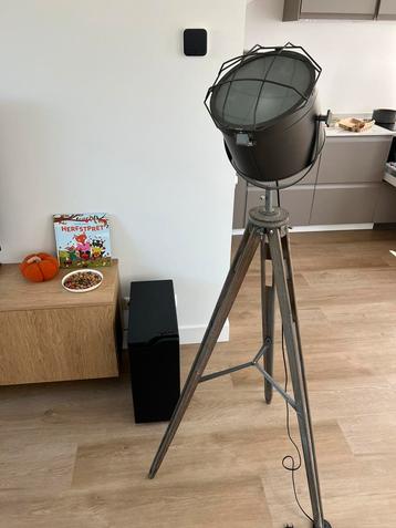 Vloerlamp industriël beschikbaar voor biedingen