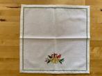 Kerst kleedje Vintage geborduurd Kerstklokken rookvrij huis, Ophalen of Verzenden, Zo goed als nieuw
