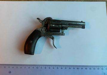 Vrijgesteld 7mm penvuur revolver beschikbaar voor biedingen