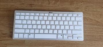 bluetooth toetsenbord ( NIEUW ) voor apple beschikbaar voor biedingen