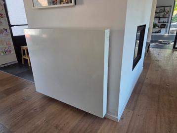 Radiator 105 x 90 cm met Sentimo radiatorbekleding beschikbaar voor biedingen
