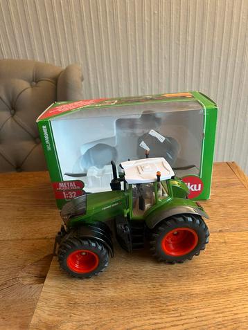 Siku Tractor Fendt 1050 Nieuw in doos beschikbaar voor biedingen