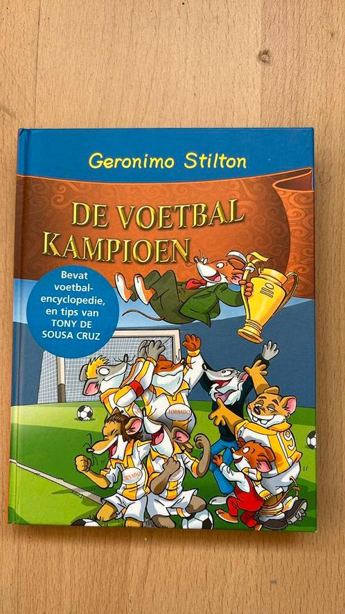 Geronimo Stilton - De voetbalkampioen, Boeken, Kinderboeken | Jeugd | onder 10 jaar, Zo goed als nieuw, Ophalen
