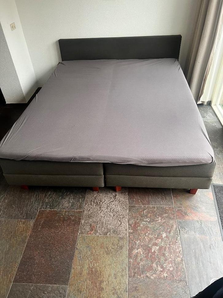 Prachtige Boxspring Karlsson, Huis en Inrichting, Slaapkamer | Boxsprings, Gebruikt, 180 cm, 220 cm, Tweepersoons, Grijs, Ophalen