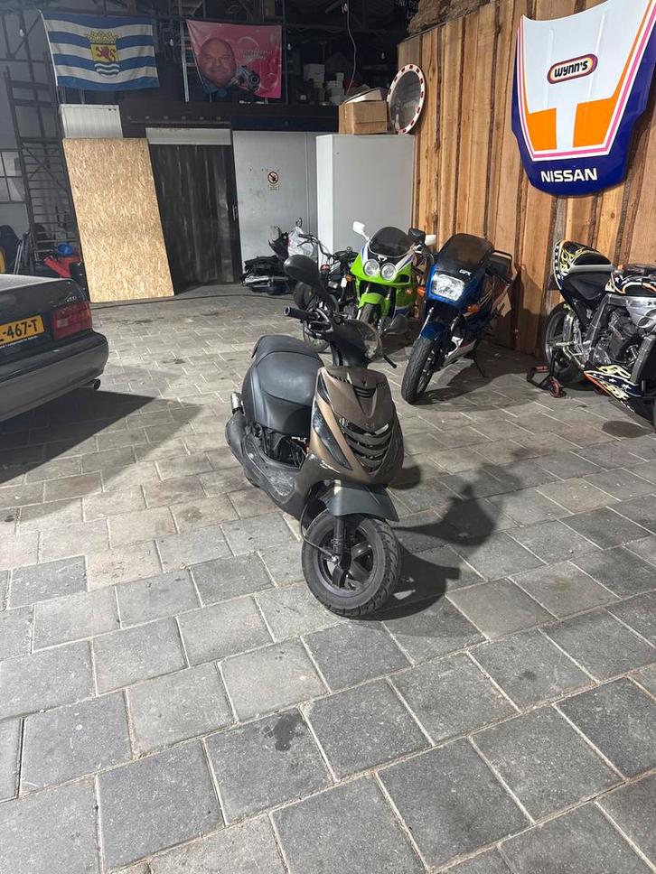 Zip 70cc 2 Takt geel kenteken scooter, Fietsen en Brommers, Scooters | Piaggio, Gebruikt, Overige modellen, Maximaal 45 km/u, Tweetakt
