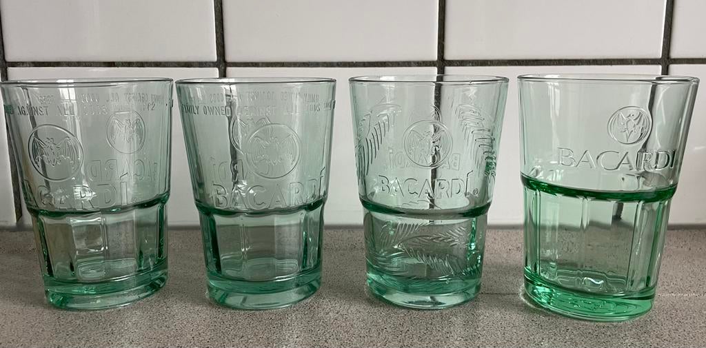 4 mooie Bacardi glazen vleermuis, Ophalen of Verzenden, Zo goed als nieuw, Gebruiksvoorwerp