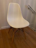 Vitra Eames stoel wit ( namaak), Huis en Inrichting, Stoelen, Ophalen, Zo goed als nieuw, Wit, Eén