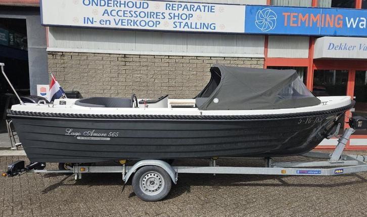 Lago Amore 565, 30pk, Trailer, koelkast en zeer veel opties!, Watersport en Boten, Sloepen, Zo goed als nieuw, 10 tot 30 pk, 3 tot 6 meter