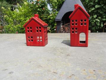 2 rode huisjes/Windlichten beschikbaar voor biedingen