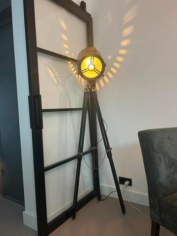 Prachtige vloerlamp beschikbaar voor biedingen